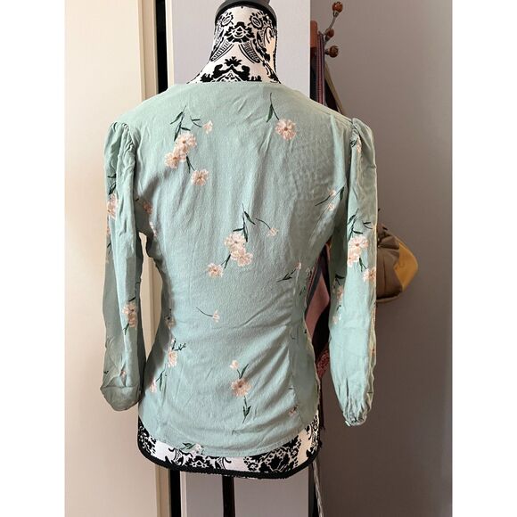 ⭐️3️⃣ for $20 ⭐️ ASTR the label button wrap floral top size small - Picture 5 of 5